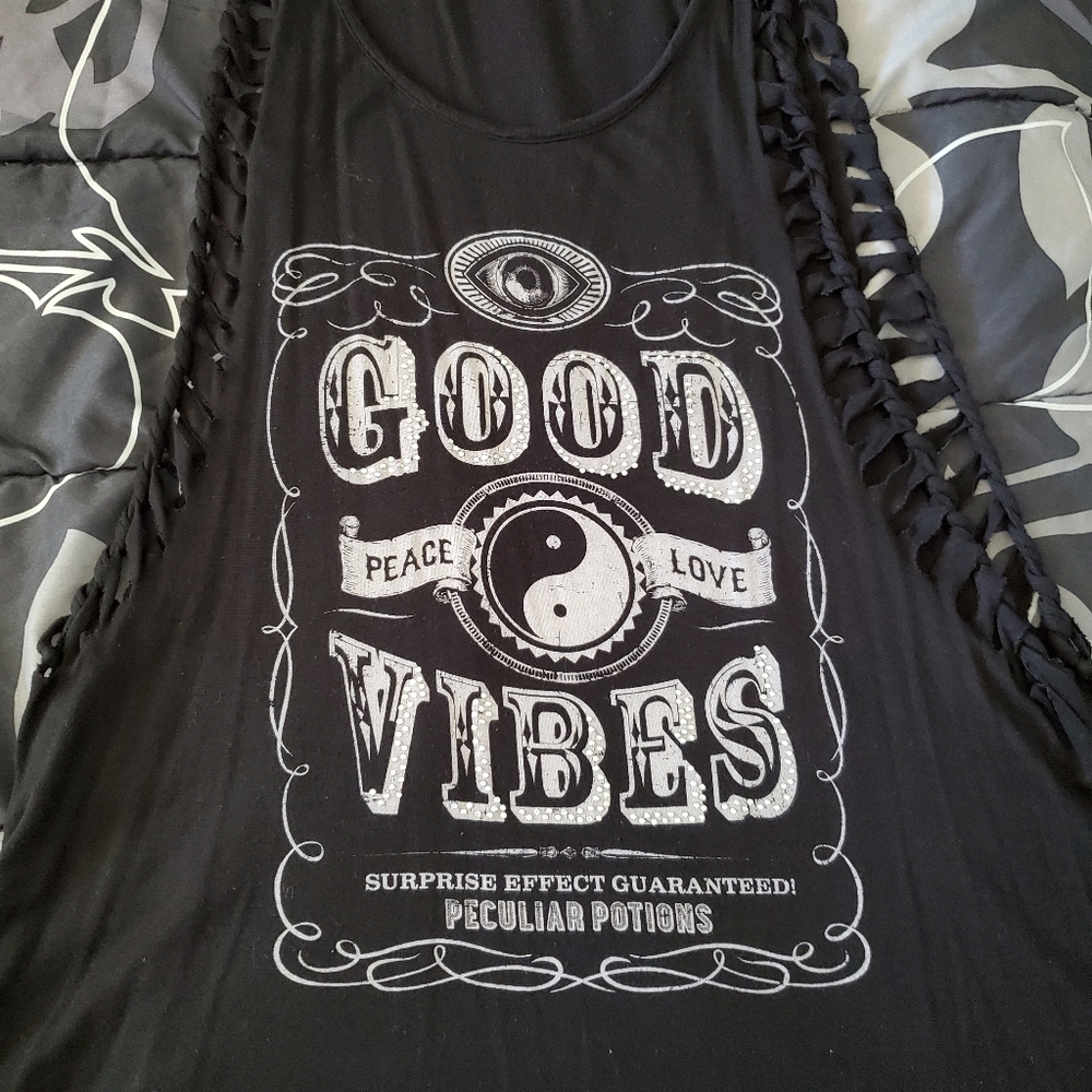 Black sleevless tank yop